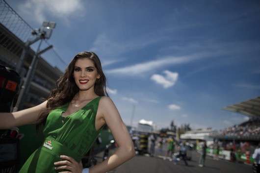 Формула-1 в ОАЕ: Дівчата на Гран-прі в Абу-Дабі