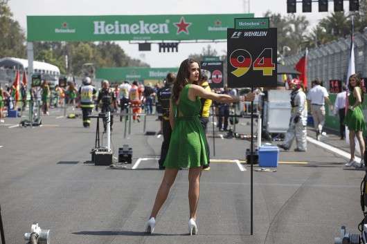Формула-1 в ОАЕ: Дівчата на Гран-прі в Абу-Дабі