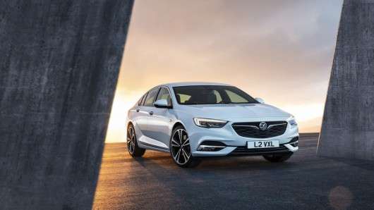 Перші офіційні фотографії 2017 Opel Insignia Grand Sport [Технічні характеристики]