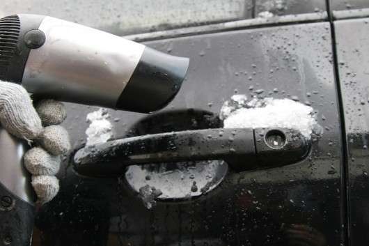 Як запобігти замерзанню дверей автомобіля