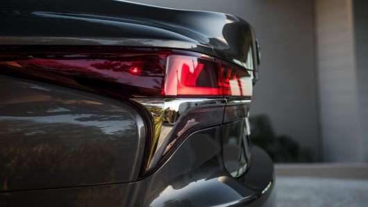 2018 Lexus LS в порівнянні з німецькими моделями класу люкс