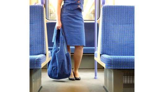 Чому оббивка крісел в громадському транспорті виглядає жахливо