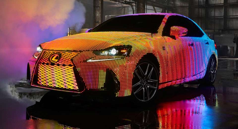 Lexus «загорнув» модель IS світлодіоди