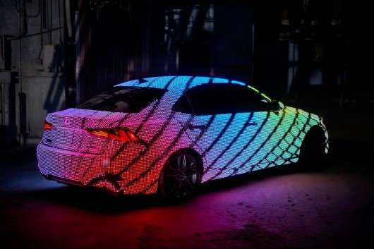 Lexus «загорнув» модель IS світлодіоди