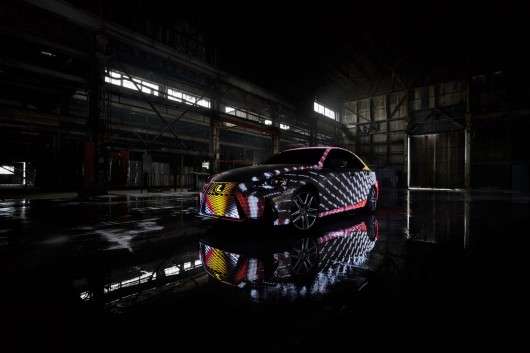 Lexus «загорнув» модель IS світлодіоди