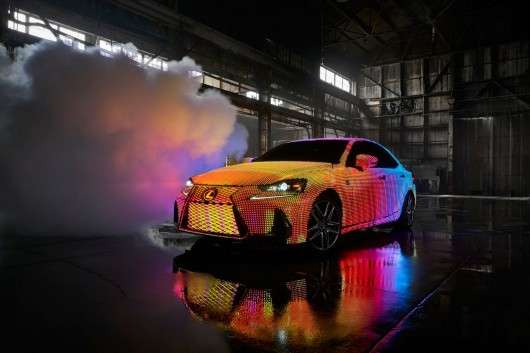 Lexus «загорнув» модель IS світлодіоди