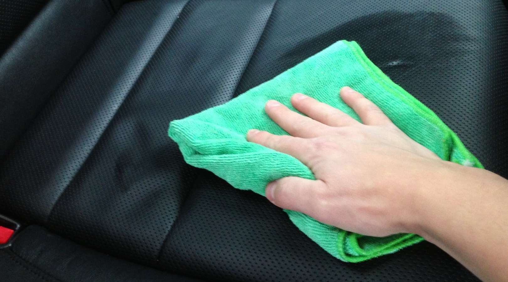 Як правильно чистити шкіряні автомобільні крісла Як правильно чистити шкіряні автомобільні крісла