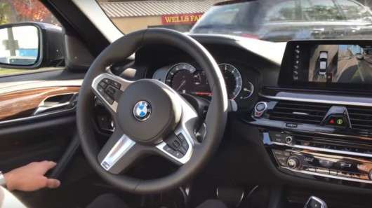 Дивіться як нова BMW 5-серії паркується з допомогою автопілота Дивіться як нова BMW 5-серії паркується з допомогою автопілота