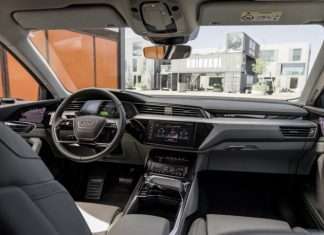 Йому не потрібен обігрів дзеркал — Audi e-tron