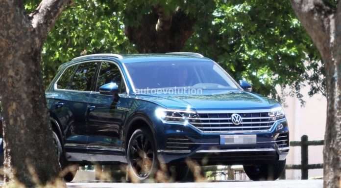 Volkswagen Touareg 2018: шпигунські фото без камуфляжу.