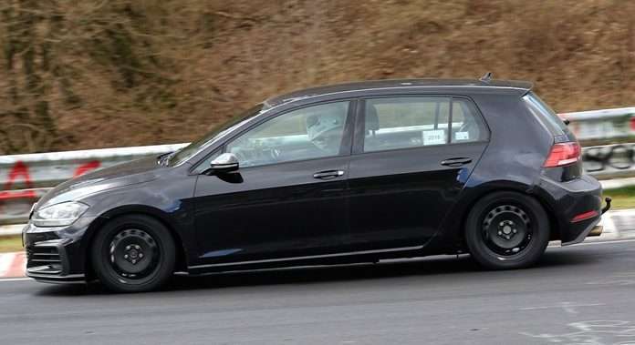 Volkswagen Golf 8 спіймали на тестах Нюрбургринга: шпигунські фото