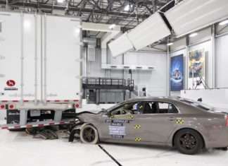IIHS зазначив виробників найбільш безпечних вантажних напівпричепів