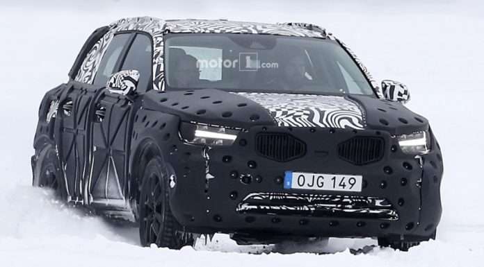 2018 Volvo XC40 – перші фотографії прототипу на дорожніх випробуваннях
