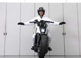 Honda розробила самобалансирующий мотоцикл, який ніколи не впаде