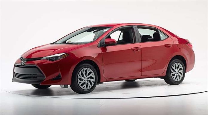 Краш-тест 2017 Toyota Corolla