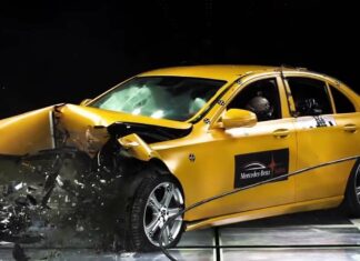 Відео: випробування безпеки Mercedes-Benz, погляд зсередини
