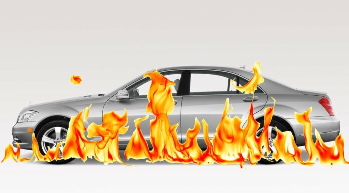 Може вибухнути автомобіль
