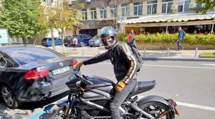 У києві засвітився електричний мотоцикл harley-davidson (фото)