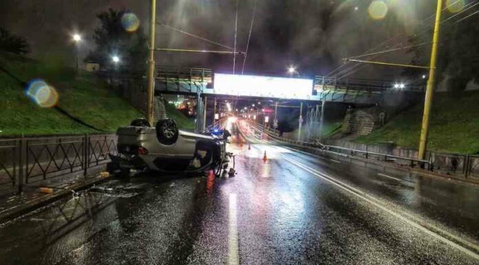 Відносно водія bmw x5, перекинувся біля старого моста, порушено кримінальну справу. Пошук очевидців