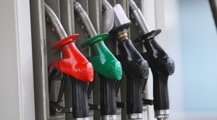 У росії вперше за півроку знизилися ціни на бензин