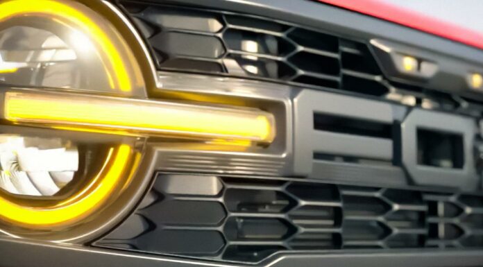 Екстремальний ford bronco raptor показали на відео