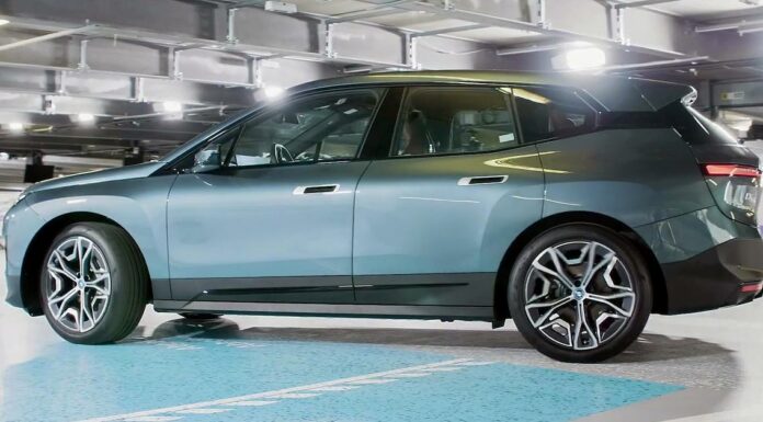 Відео: подивіться, як безпілотний bmw ix сам паркується, заряджає акумулятори і відвідує автомийку