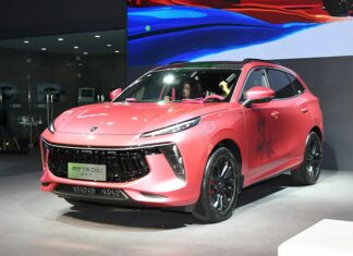 У dongfeng розробили спеціальний кросовер для дівчат