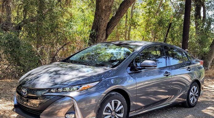 Toyota prius буде працювати на водні