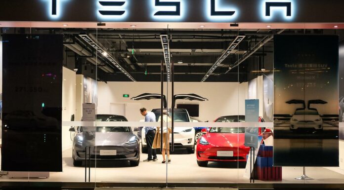 Tesla пред’явила клієнту позов на 56 мільйонів рублів за критику в соцмережах