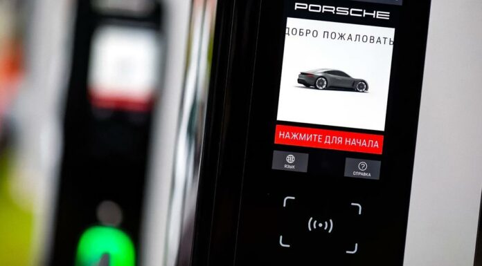 Porsche розгортає мережу надшвидких зарядних станцій для електрокарів в росії