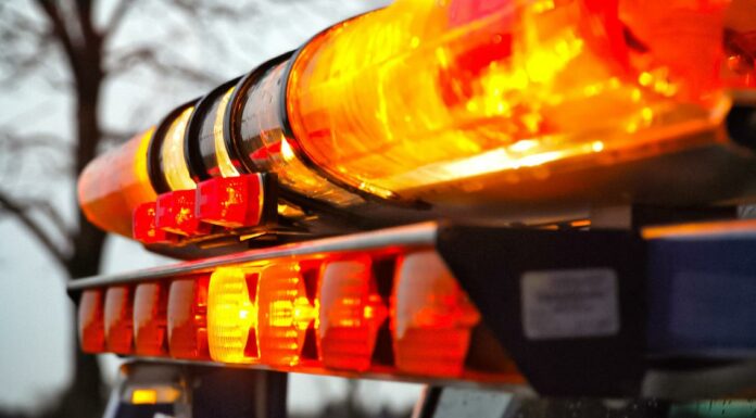 Tesla навчилася розпізнавати автомобілі екстрених служб і не врізатися в них