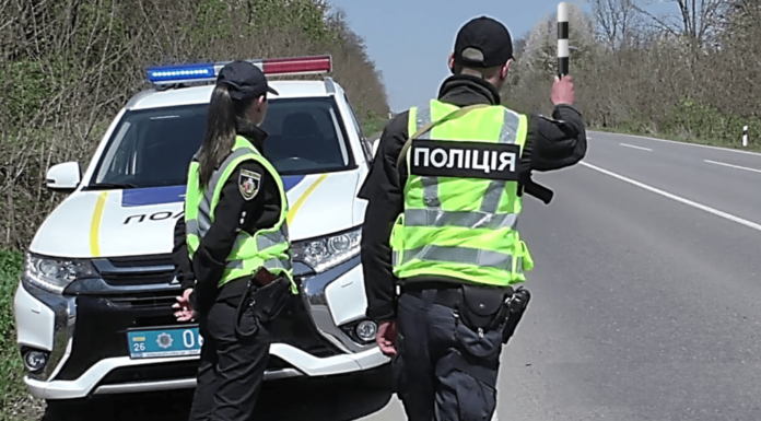 Українцям нагадали 10 причин для зупинки авто поліцією-всі інші поза законом