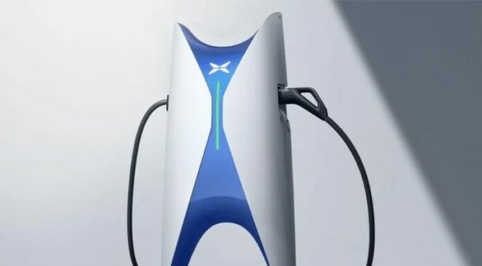 Китайська компанія xpeng представила суперзарядку для електромобілів