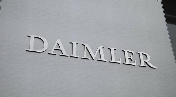 Німецька daimler ag розділилася на дві компанії