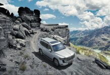 Кришталевий двигун над страшним бампером: тест-драйв toyota land cruiser 300