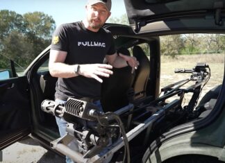 Tesla model x перетворили на автомобіль джеймса бонда.