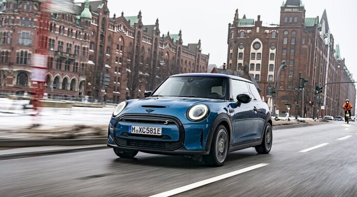 В росію привезуть дуже дорогий mini cooper se