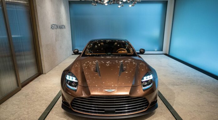 Возвращение Легенды: Aston Martin Vanquish 2025 – Симфония Силы и Элегантности