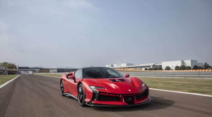Ferrari SF90 2025: Гибридный Шторм, Схвативший Дух Легенды
