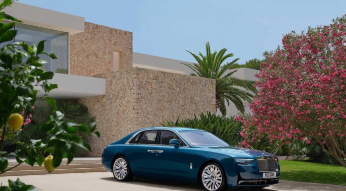 Легенда с Эволюцией: Rolls-Royce Ghost 2025 – Когда Кульминация Встречается с Индивидуальностью