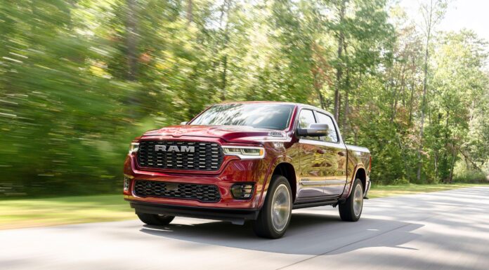 Тень над Стальной Лошадью: Ram 1500 2025 года в Добровольном Отзыве из-за Потенциальной Уязвимости ESC