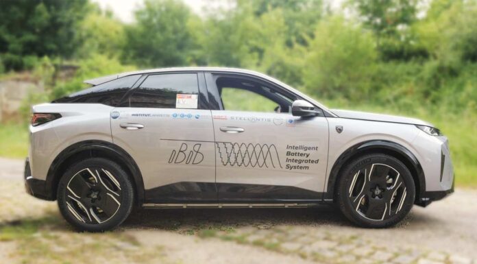 Peugeot каже, що він б’є Porsche з акумулятором, яка змінює гру