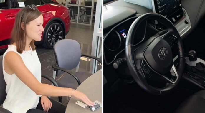 Жінка купує нову Toyota в автосалоні. Потім її хлопець каже, що вона повинна повернути її