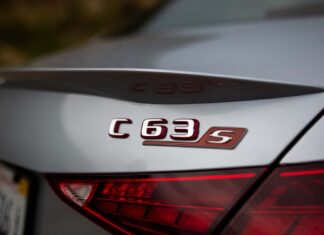 Зрештою, Mercedes-AMG C63 може отримати більший двигун
