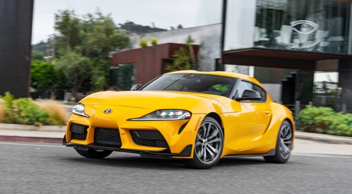 Toyota supras частина Big BMW огляд на потенційні пожежі двигуна