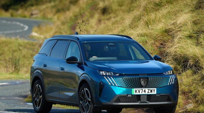 Перевірено: 2025 Peugeot e-5008 — повний огляд, ціна та характеристики