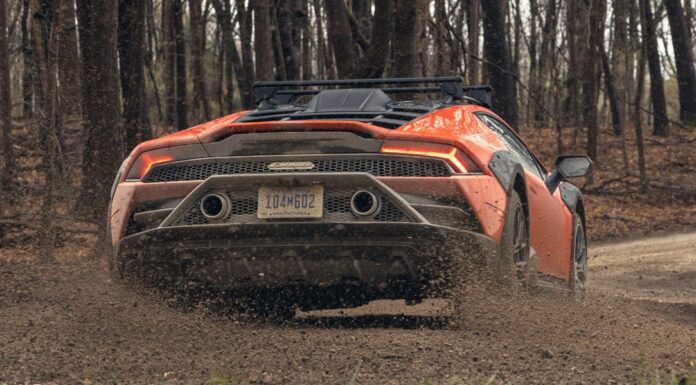 Голова Ламборгіні натякає на Revuelto Off -Road.