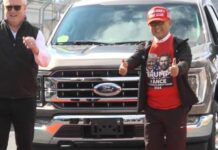 Голова Toyota Акіо Тойода публічно підтримав Трампа на заході NASCAR