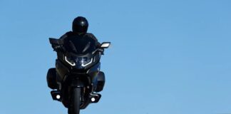 Туристичний мотоцикл, який кидає виклик Honda Gold Wing за менші гроші