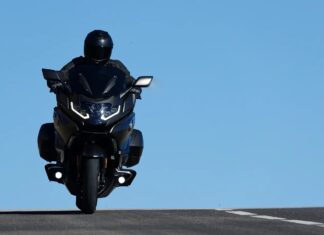 Туристичний мотоцикл, який кидає виклик Honda Gold Wing за менші гроші